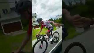 Une technique controversée 🤔 cyclisme sports sportsbike [upl. by Anaiad]