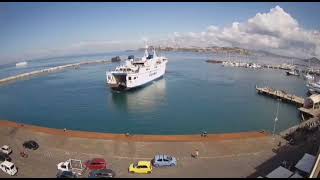 Attracco della nave Driade della Caremar al porto di Procida ore 1150 [upl. by Ynna]