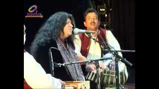 Mulkon Mulkon Abida Parveen Live [upl. by Wills]