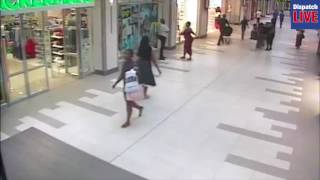 Sixwoman gang steal from Vincent store [upl. by Atinram]