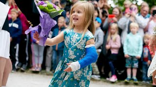 Prinsesse Josephine i hopla med armen i gips [upl. by Enneicul4]