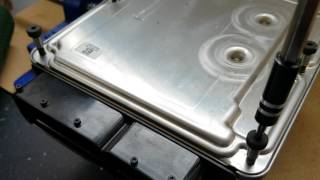 How to easily quickly and safely open an Engine ECU ECM Guide  Bosch EDC16 EDC17 [upl. by Franny939]