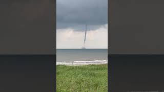 Dubbele waterhoos gespot voor Nederlandse kust 60624 [upl. by Aneer529]