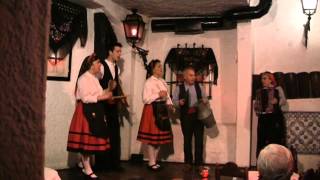 Portugal Danses traditionnelles Fandango dans une véritable casa Fado a Lisbonne [upl. by Leizahaj]