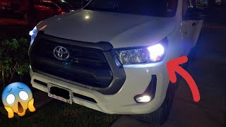 Cambiando luces originales por luces led TOYOTA HILUX SR 2023  MICHAEL [upl. by Oisinoid]