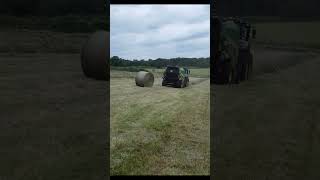 Foin 2024 Botte trop Ronde drone John Deere V461R Ball too round  Hay 2024 [upl. by Raphaela]