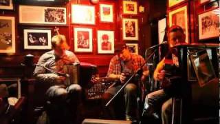 Live Irish Pub Music  Ireland Temple Bar  Amy Winehouse The Zutons Cover Valerie HD Quality [upl. by Feodora]