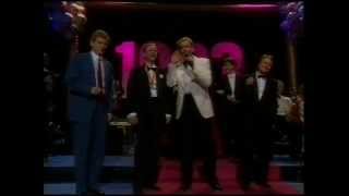 Vikingarna Lotta Engberg amp Sten Nilsson  Leende Guldbruna Ögon Live Nyårsgala 1992 [upl. by Yesoj687]