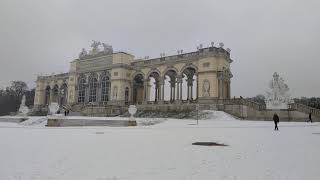 Frischer Schnee Gloriette Schloss Schönbrunn Wien Winter [upl. by Pilif41]