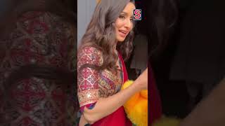 Shraddha Kapoor के Bodyguard ने मारा Fan को धक्का Video हुआ Viral [upl. by Mello]