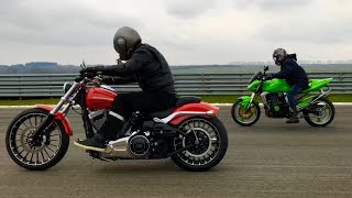 HarleyDavidson FXSB Breakout 103cui vs Kawasaki Z1000 [upl. by Horgan]