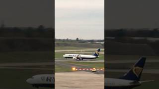 Ryanair Boeing737 touch down aircraftlandinggear 🛬 [upl. by Bakki]