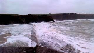 Tempête en Bretagne  Mer agitée sur une plage du Finistère en Bretagne [upl. by Gloriane]