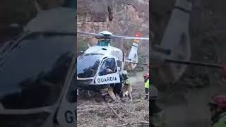 Momento doloroso en el que se recupera el cadáver de una persona desaparecida en Letúr Albacete [upl. by Zoller]