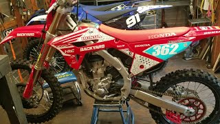 111 Honda CRF250R Top End Rebuild 20182025 New piston Valve clearance checked Walk through [upl. by Adraynek]