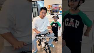 What little prince can do motorcycle stunts Dad takes care of his child Mr Lei and the little [upl. by Eniawtna]