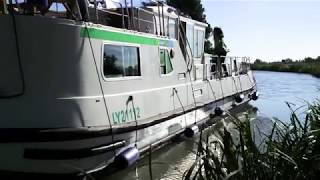 Découvrez les croisières fluviales sur le Canal du Midi en bateau sans permis  Locaboat Holidays [upl. by Naynek]