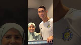 Cristiano Ronaldo received a gift from Fan ❤  هدیه یک هوادار به کریستیانو رونالدو [upl. by Leva]