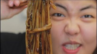 Yang soo bin 짜증날땐 짜장면 아니고 짬짜면 이지 jajangmyeon jjamppong MUKBANG [upl. by Erfert99]