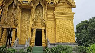 Entering Massive Buddhist Temple In Phitsanulok buddhisttemple buddhism phitsanulok [upl. by Rrats]