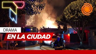 DESESPERACIÓN en barrio San Jorge  Se incendió un depósito de maderas y evacúan casas [upl. by Neville]