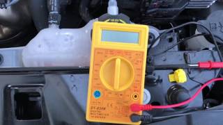 PKW Batterie Test mit Multimeter Startbatterie testen Autobatterie prüfen Opel Corsa E Anleitung [upl. by Attenweiler]