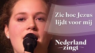 Zie hoe Jezus lijdt voor mij  Nederland Zingt [upl. by Scot]