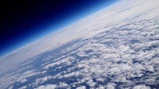 GoPro fällt aus Weltraum und filmt dabei  Wetterballon in Stratosphäre [upl. by Cherry295]