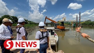 Large volumes of rubbish delaying Sungai Klang flood mitigation project [upl. by Aplihs142]