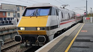 LNER InterCity 225 9110682213 At Wakefield Westgate From London Kings Cross To Leeds [upl. by Kenward]