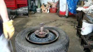 Coats 1010 Tire Changer Dismount of Tire [upl. by Ries574]