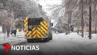 Policías vigilan autopistas ante llegada de tormenta a Texas  Noticias Telemundo [upl. by Nordin]