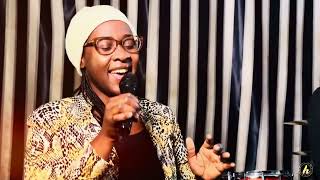 Sunungurai mweya wangu  Hannah Mapepeta ft Aaron Scott [upl. by Tilney9]