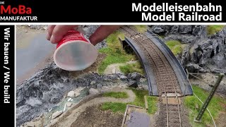 Modelleisenbahn H0  WIR BAUEN einen Bach mit 2K Modellwasser Bachbett Fluss Gewässer  Roco Anlage [upl. by Ephrayim]