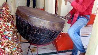 Ringing the large Kettle Drum during Aarti of Narmada Devi at Amarkantak [upl. by Barren]