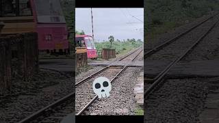 ரயில் வரும் போது bus train cross bus omg shorts trending [upl. by Soracco]