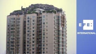 Controversial mountain atop Beijing skyscraper ordered to be removed [upl. by Gnohp]