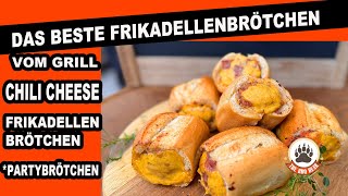 Chili Cheese Frikadellen Brötchen vom Grill  Partybrötchen  The BBQ BEAR [upl. by Nnylekoorb]