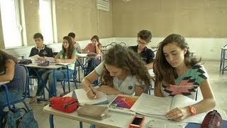 Ils ont fait leur rentrée au lycée français de Damas  0909 [upl. by Pepita269]