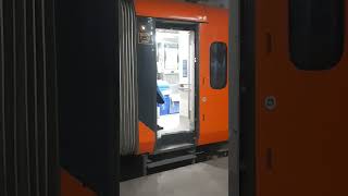 Automatic Close Door Vande Bharat Express subscribethe mychannel indiantrainssouthwesternrailway [upl. by Conyers50]