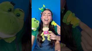 Sapo sapinho sapão  curta e cante com as crianças musicainfantil brinquedos [upl. by Anilejna340]