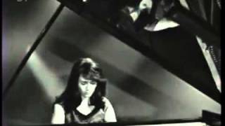 Liszt La leggerezza Martha Argerich 1966 [upl. by Aicirpac]