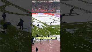 Estaba Nevando en la Cancha Así Que Los Hinchas Hicieron Esto… [upl. by Jones]