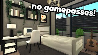 Building a NO GAMEPASS house in Bloxburg [upl. by Ahswat59]