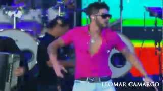 Gusttavo Lima  Assim Você Mata o PapaiArrasta AO VIVO NO CALDAS COUNTRY 2012 [upl. by Lewellen]