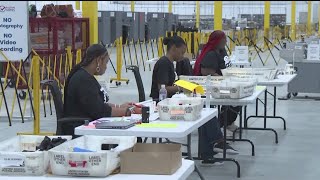 5 polling locations staying open late in Fulton County following noncredible bomb threats [upl. by Repsaj]