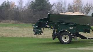 Topdresser Turfco CR 10 Heavy Dressing pískování greenu [upl. by Mackoff]