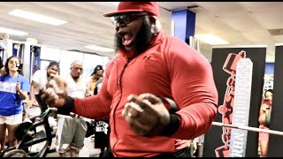 KEVEN quotDA HULK WASHINGTON SMASHES 88 REPS x 225LBS AT IRON COMPOUND quotMERRY CHRISTMASquot [upl. by Oza]