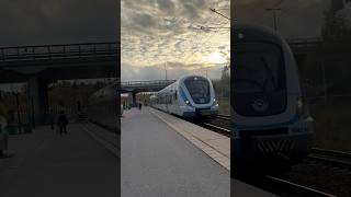 X60 pendeltåg ankommer Huddinge [upl. by Balcer]