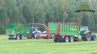 Loader wagon VS Trailed Forager  Strautmann VS Palesse [upl. by Terbecki72]